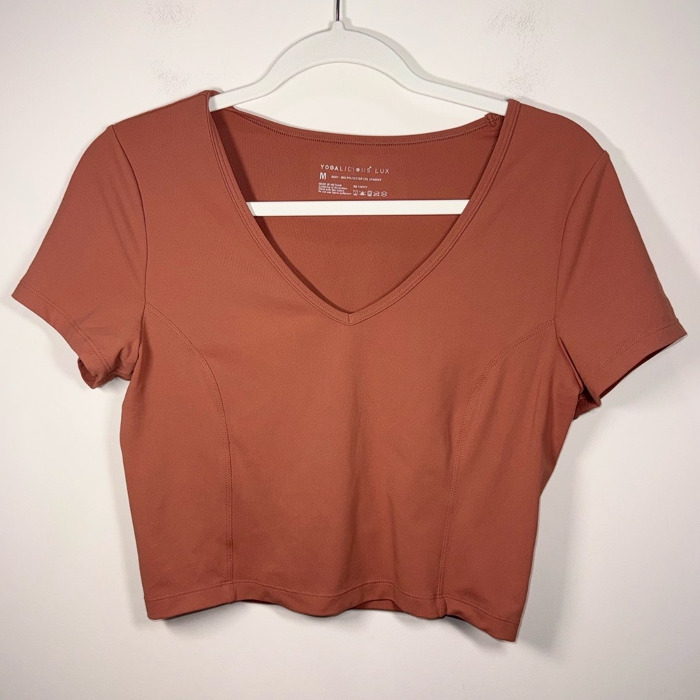 Yogalicious Lux Women V-Neck Fitted Short Sleeve Crop Top Rust Brown Size Medium